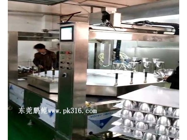 东莞鹏鲲自动化<i style='color:red'>灯罩自动喷涂机</i>的优势有哪些？