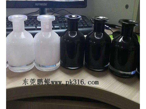 山东省玻璃瓶喷涂设备，PLC一体控制操作简易！