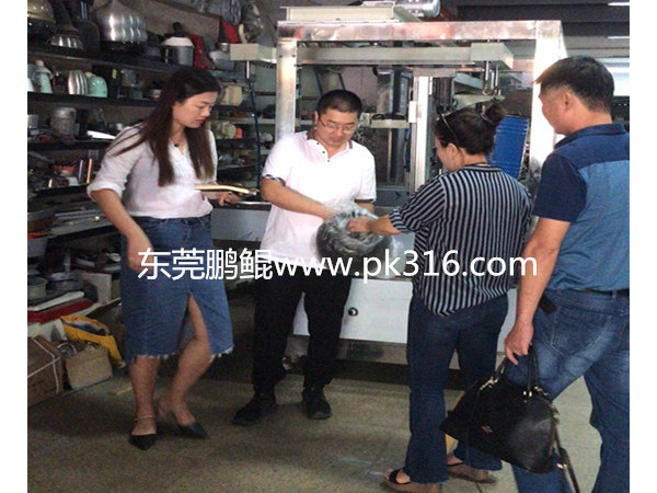 漳州客户来我司考察<i style='color:red'>卫浴自动喷漆设备</i>的原因？