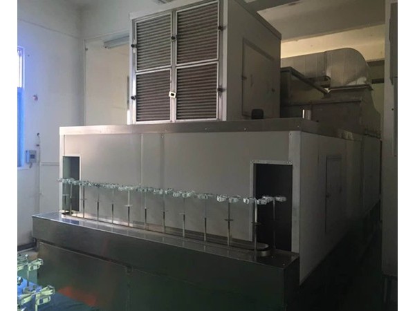 玩具自动喷油机用哪种设备合适？