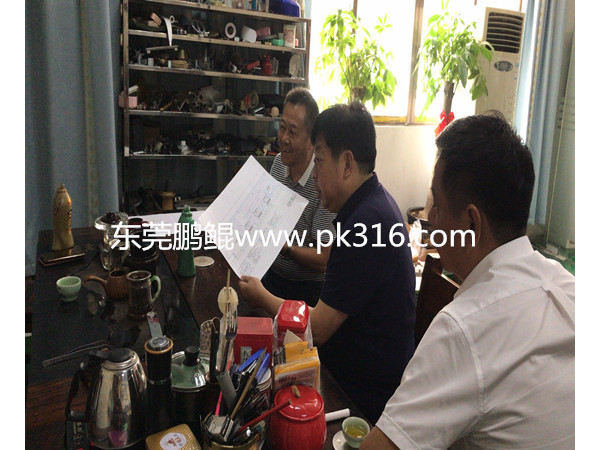 安徽金冠玻璃李总和王副总亲临<i style='color:red'>玻璃蜡烛杯瓶水性漆喷涂设备</i>厂家！