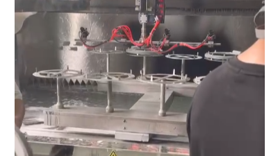 拖地机外壳六轴联动喷涂设备 拖地机外壳六轴联动喷涂设备