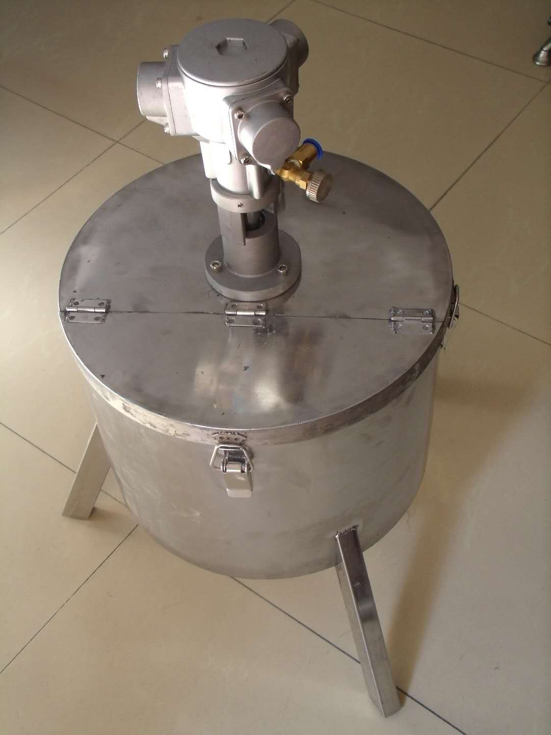 气动搅拌桶 气动搅拌桶