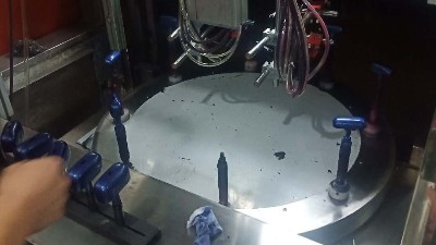 耳机外壳两轴转盘智能喷漆设备 耳机外壳两轴转盘智能喷漆设备