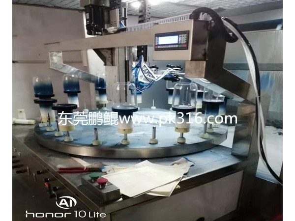 用东莞鹏鲲<i style='color:red'>玻璃杯喷涂机器</i>让你成为行业佼佼者！