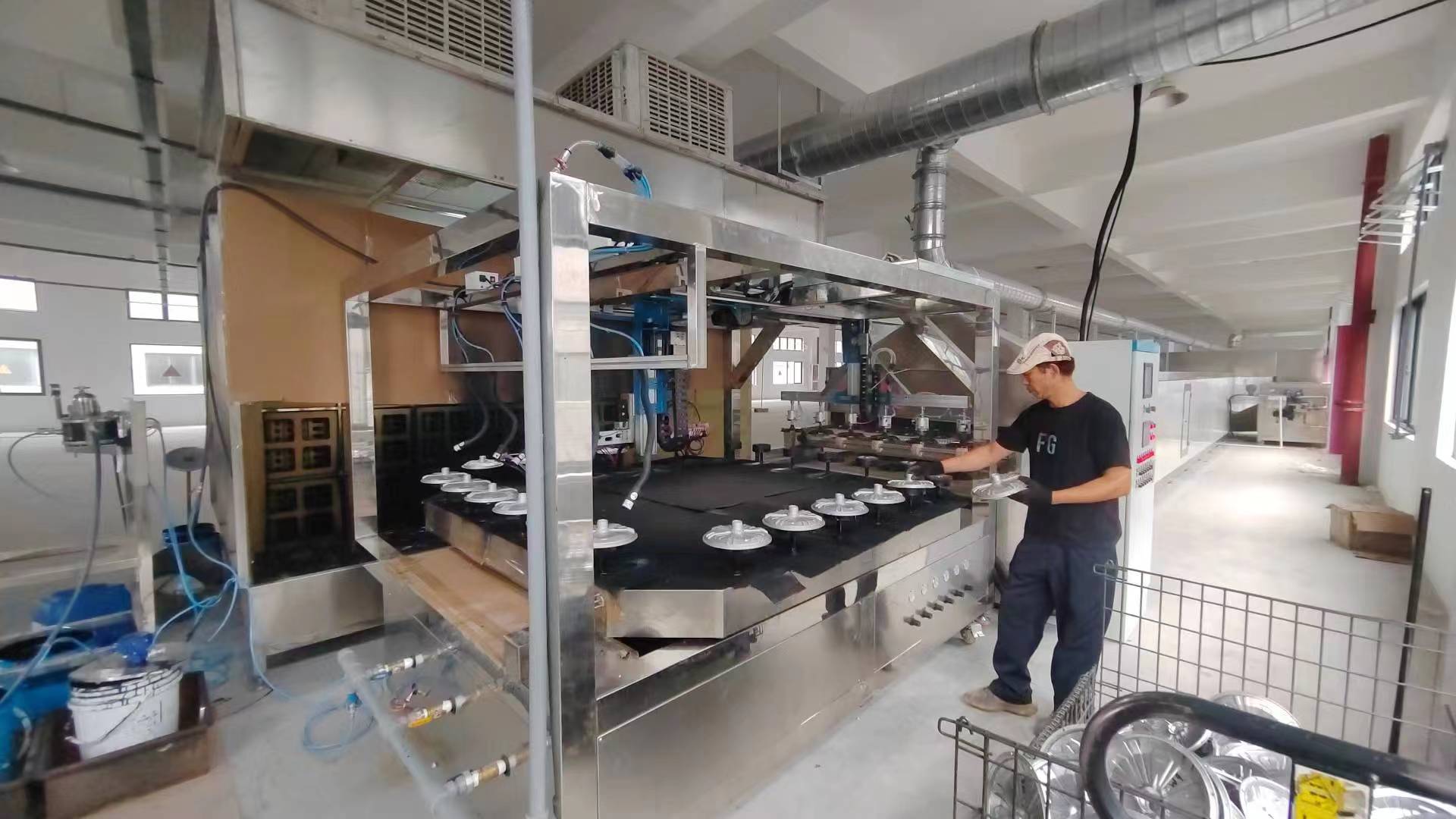 电动车轮毂自动上下抓取喷漆烘烤炉流水线 电动车轮毂自动上下抓取喷漆烘烤炉流水线